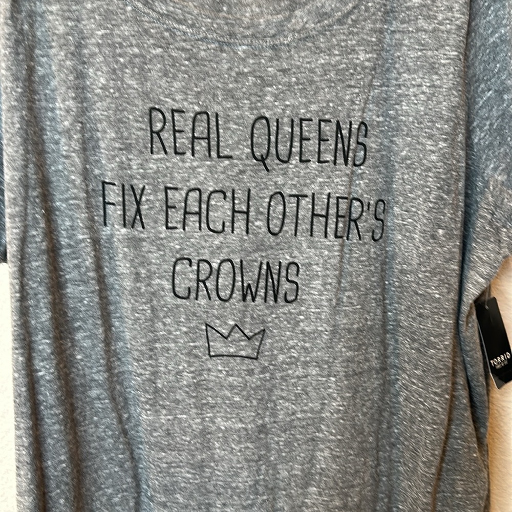 Torrid Real Queens Graphic Tee - 18 NWT - Picture 2 of 6